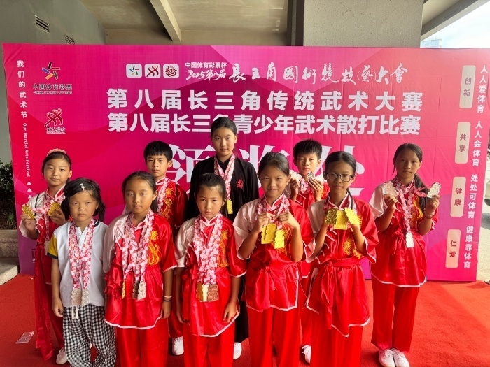 术散打比赛, 斩获集体与 术散打比赛, 斩获集体与