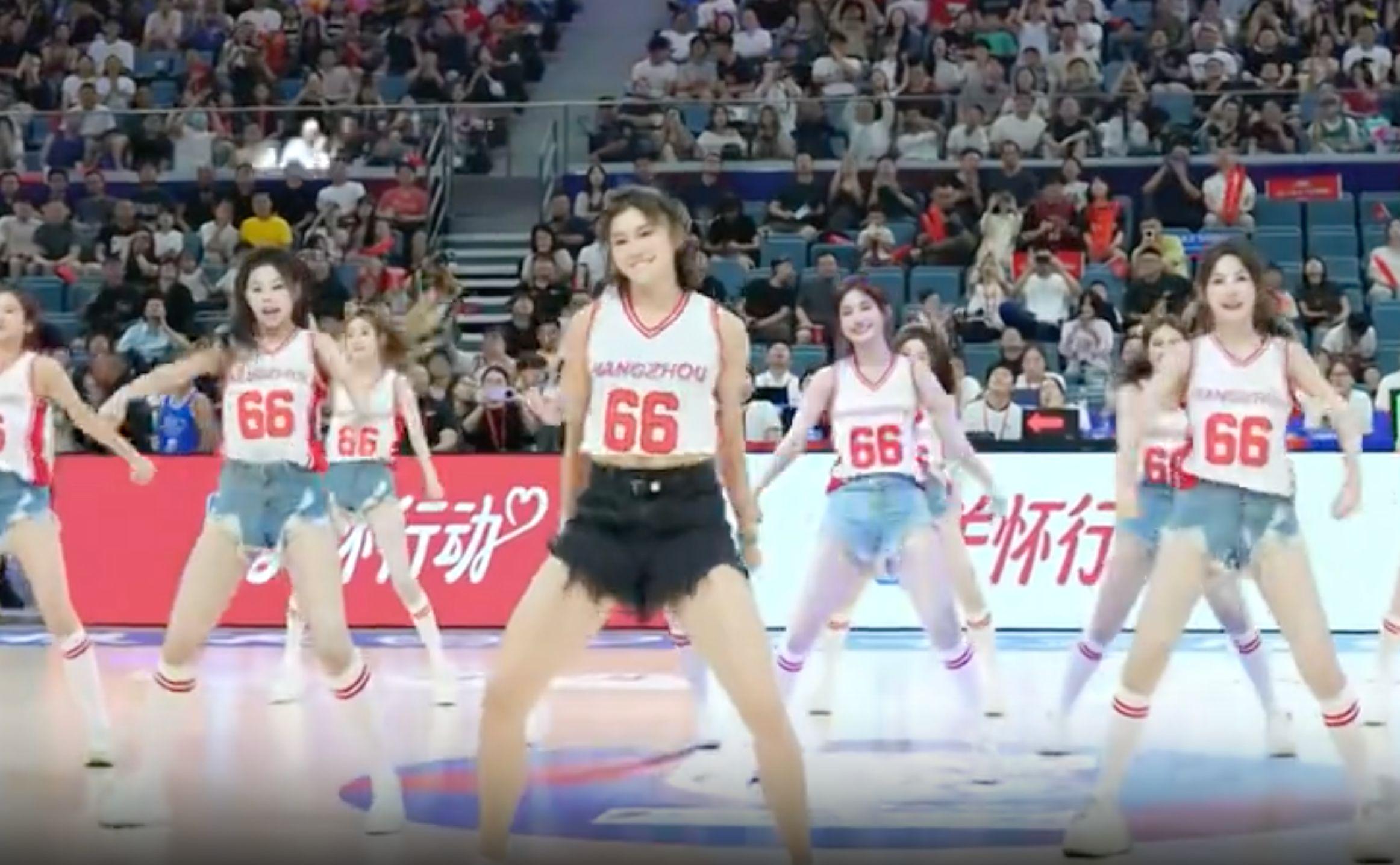 跳舞的时候, 栏项目上的, 大家纷纷鼓