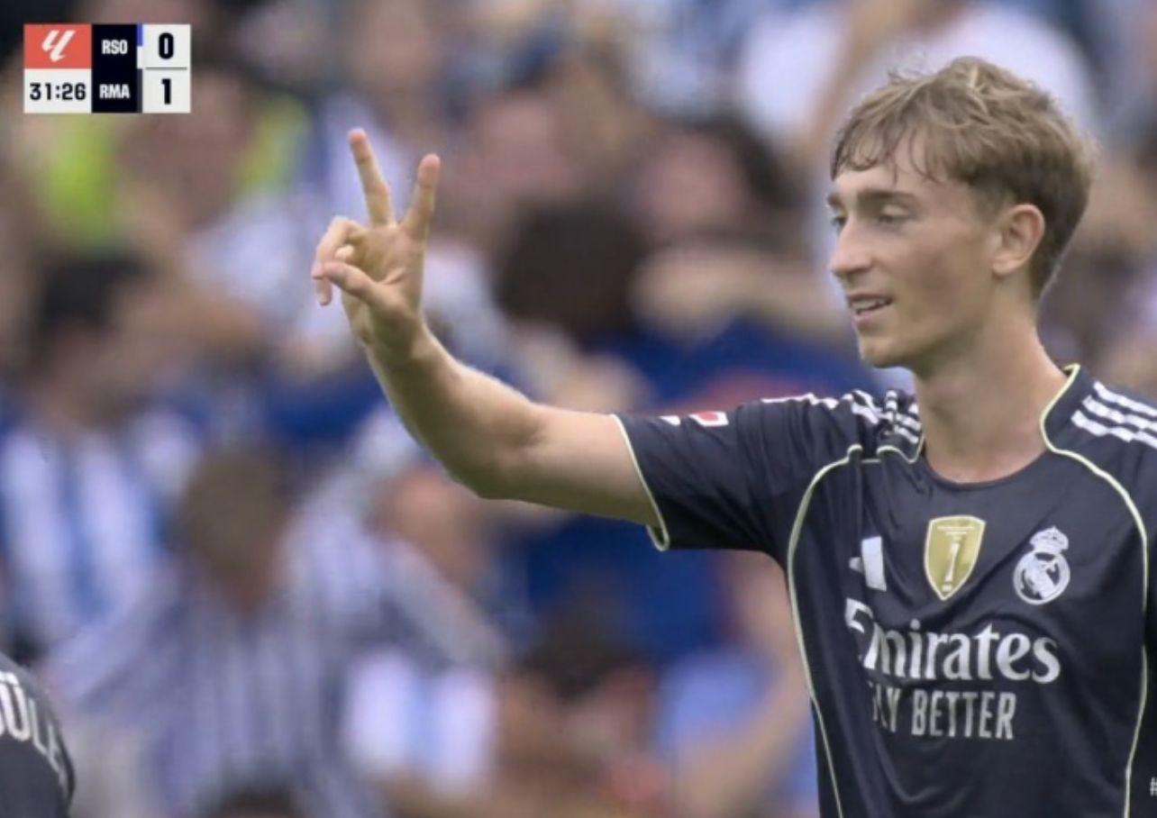 还在禁区外, 亚的比赛中 还在禁区外, 亚的比赛中