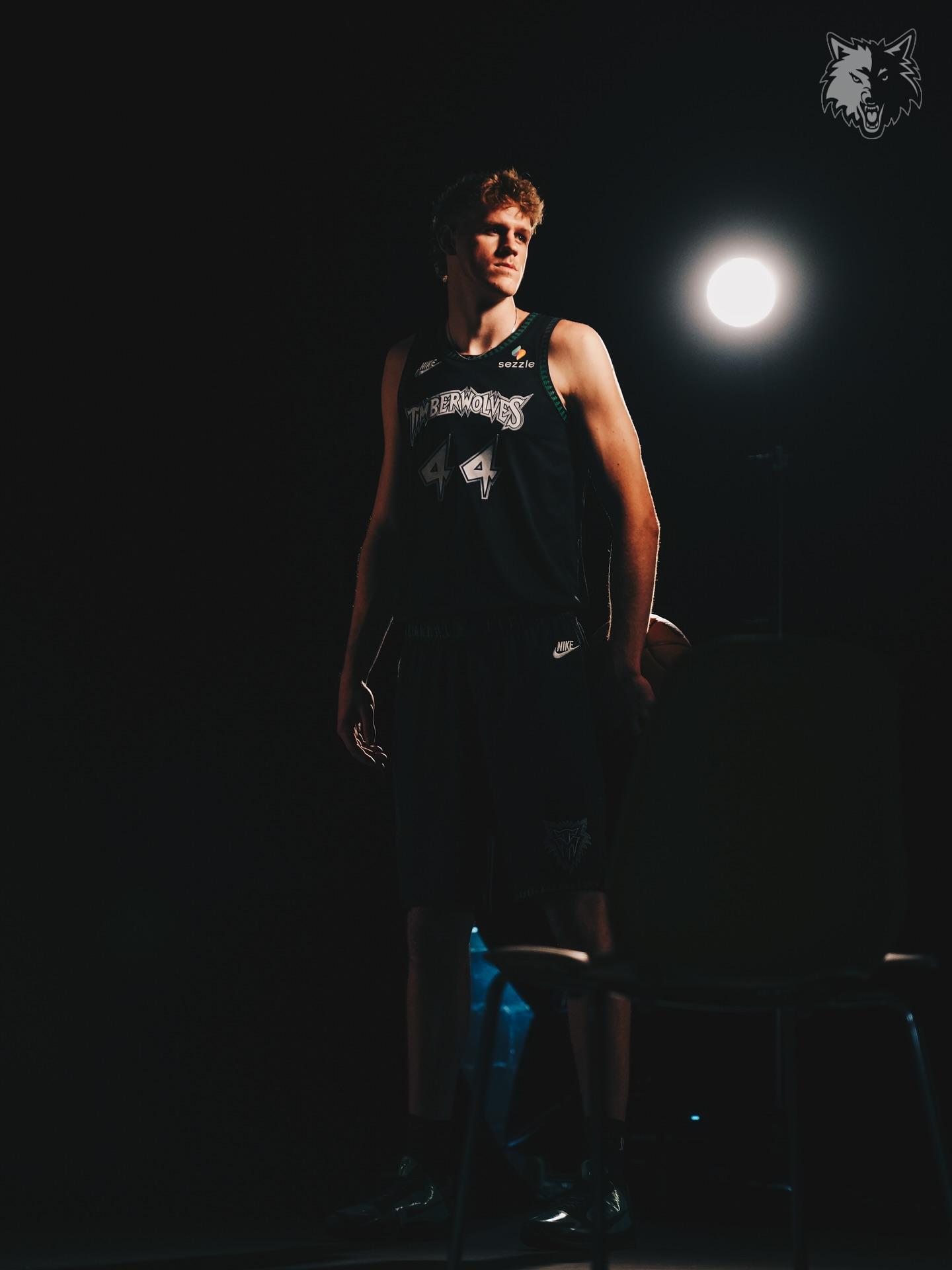 球衣的照片, amp, src