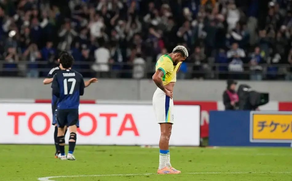 着中国球迷, 字号呢, div 着中国球迷, 字号呢, div