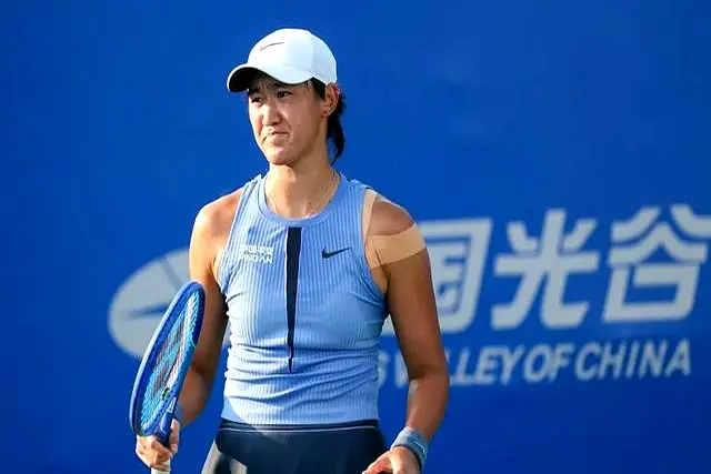 年轻的希望, 找准焦点, 她试图重新 年轻的希望, 找准焦点, 她试图重新